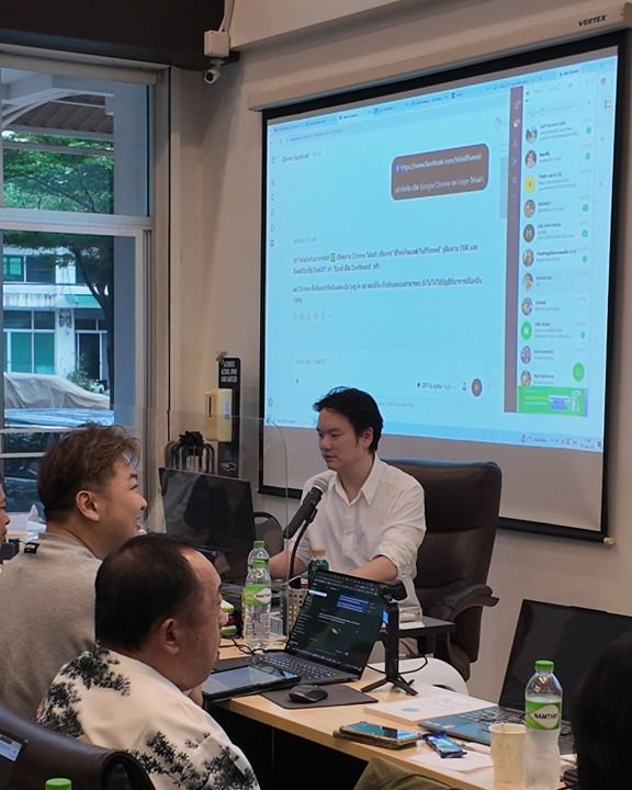 อ.ตรี สอนหน้าห้องเรียน The Biz
